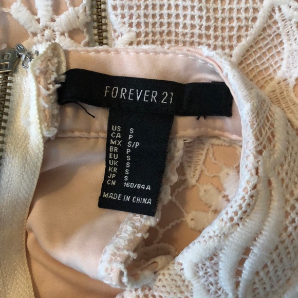 Lace Body-Con Dress with High Neck - Picture 4 of 5